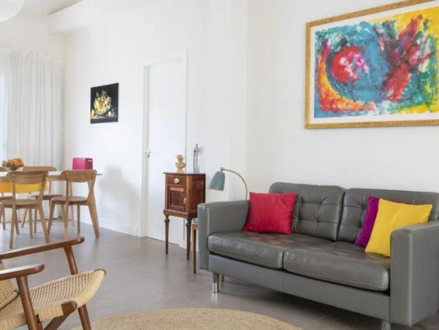 3 bedroom apartment for rent in Los Remedios, Seville, bills included