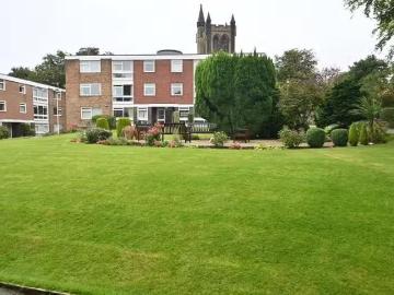 3 bedroom apartment for rent in Petersgarth, Saltaire, BD18