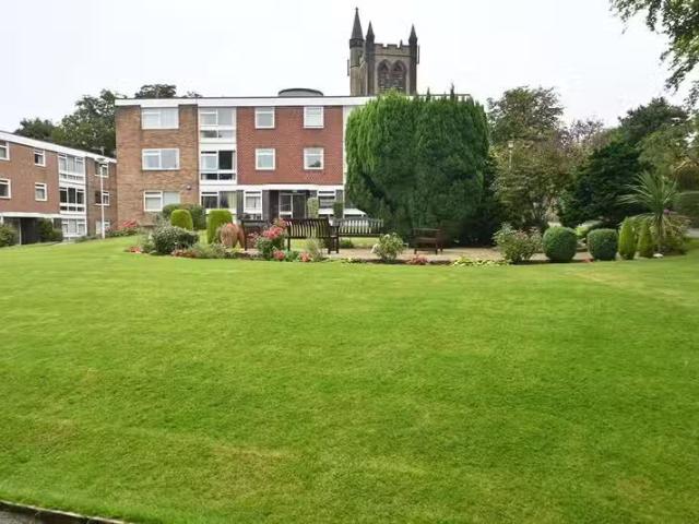 3 bedroom apartment for rent in Petersgarth, Saltaire, BD18