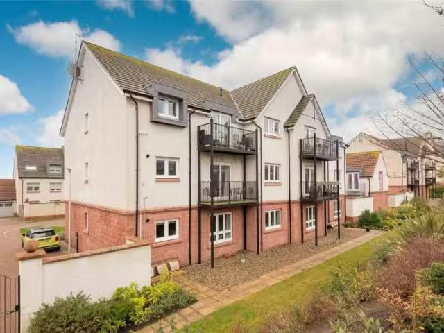 3 bedroom apartment for rent in Phoenix Rise, Gullane, East Lo.