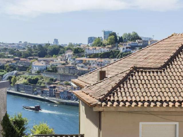 3 bedroom apartment for rent in Porto, no elevator