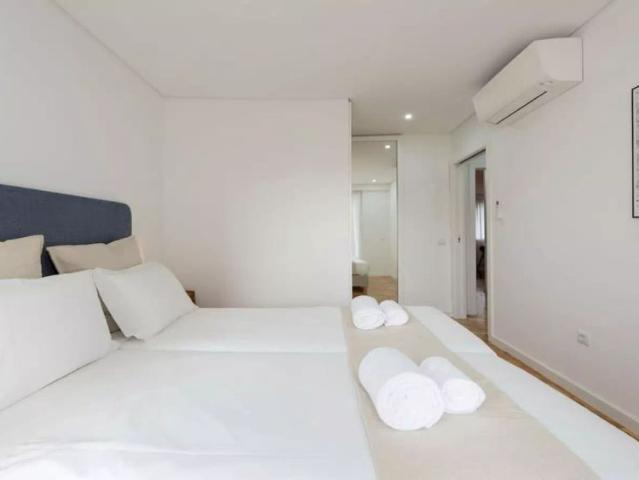 3 bedroom apartment for rent in Porto, bills included