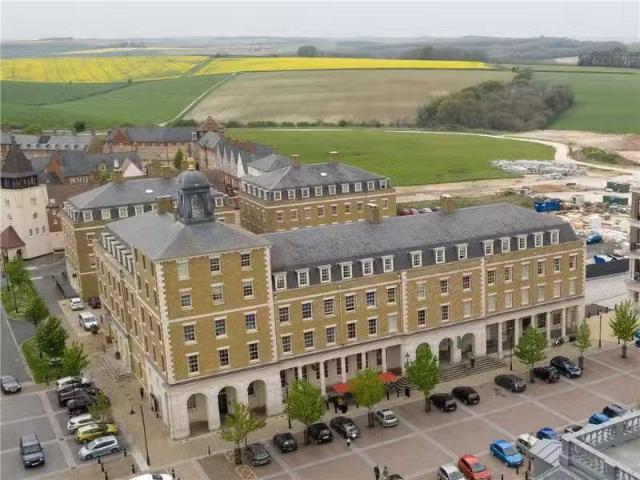 3 bedroom apartment for rent in Queen Mother Square, Poundbury.
