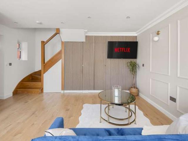 3 bedroom apartment for rent in Ruislip, London