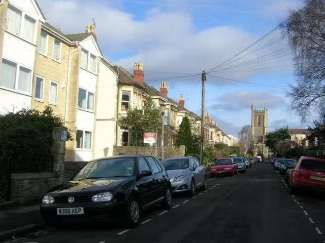 3 bedroom apartment for rent in St Matthews Road, Cotham, Bris.