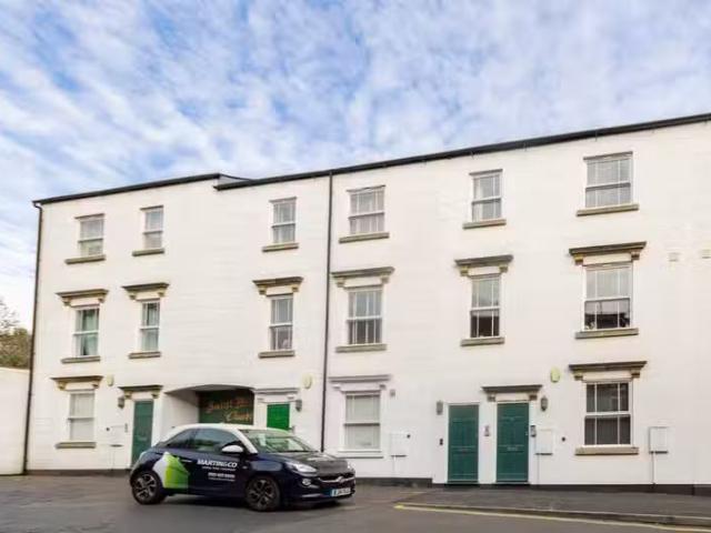 3 bedroom apartment for rent in St Michaels Court, Warstone Pa.