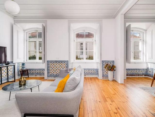 3 bedroom apartment for rent in Santa Maria Maior