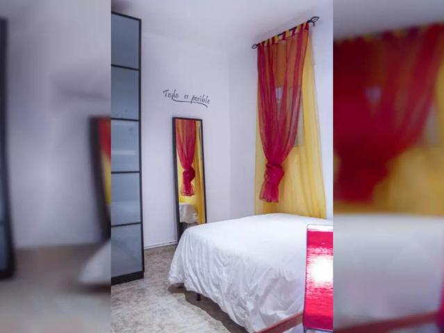 3 bedroom apartment for rent in Sants Badal, smoking allowed