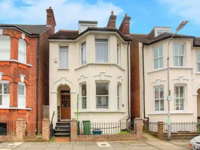 3 bedroom apartment for rent in Selby Avenue, St Albans, Herts.