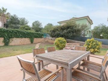 3 bedroom apartment for rent in Valencia, suitable for professionals and students