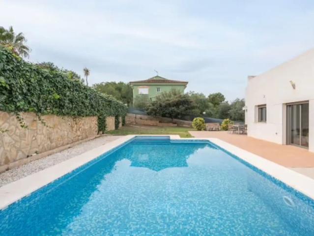 3 bedroom apartment for rent in Valencia, suitable for professionals and students