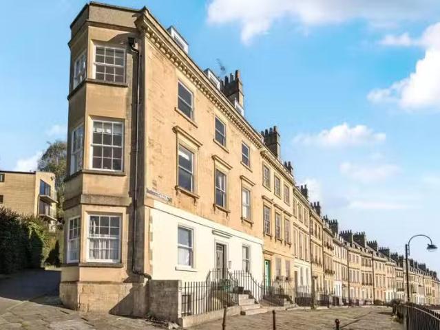 3 bedroom apartment for rent in Walcot Parade, Bath, Somerset.