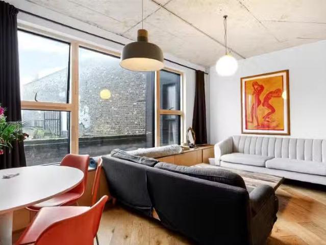 3 bedroom apartment for rent in Wallis Road, London, E9