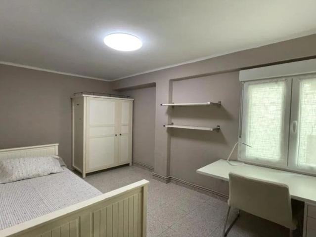 3 bedroom apartment for rent in Zaragoza, bills included