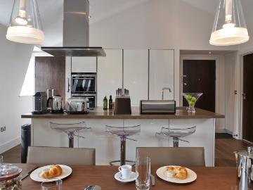 3 bed apartment to rent Brompton Road, Knightsbridge SW7