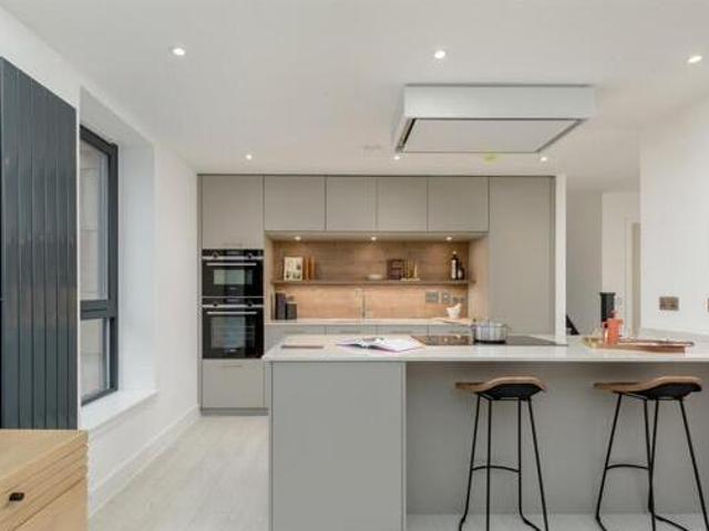 3 Bedroom Apartment For Sale In New Street, Edinburgh