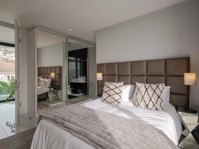 3 Bedroom Apartment For Sale in Bantry Bay
