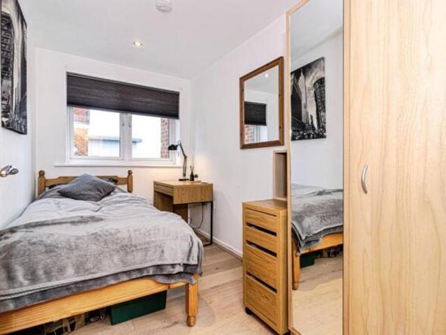 3 bedroom apartment for sale in Elmira Way, Salford, M5