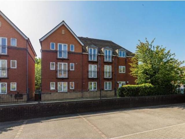 3 bedroom apartment for sale in halliard court, Cardiff, CF10