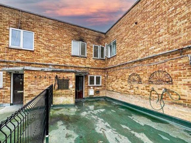 3 Bedroom Apartment For Sale In Hemel Hempstead