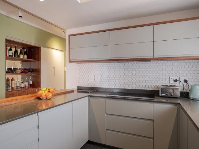 3 Bedroom Apartment For Sale in Sea Point