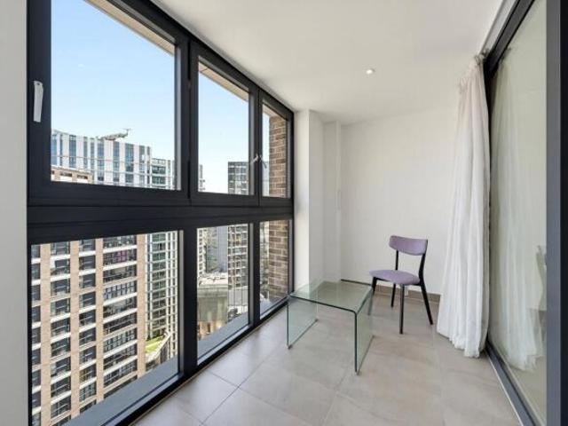 3 bedroom apartment for sale in Wiverton Tower, Aldgate Place, E1