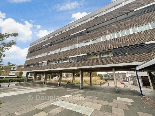 3 bedroom ground flat for sale