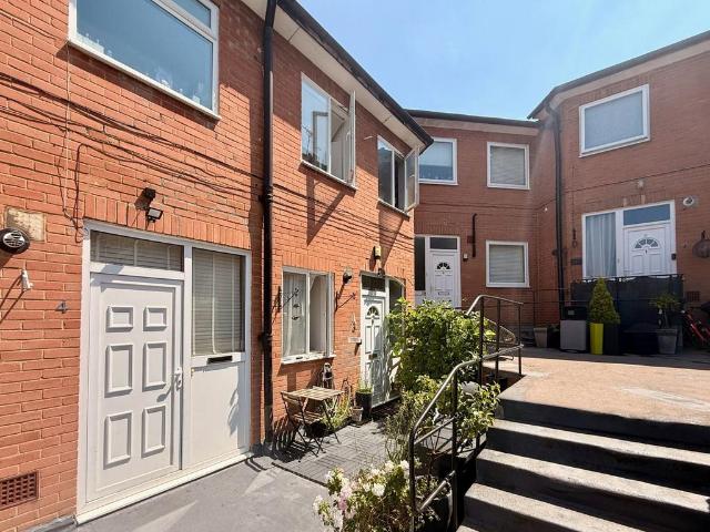 3 bedroom maisonette for sale