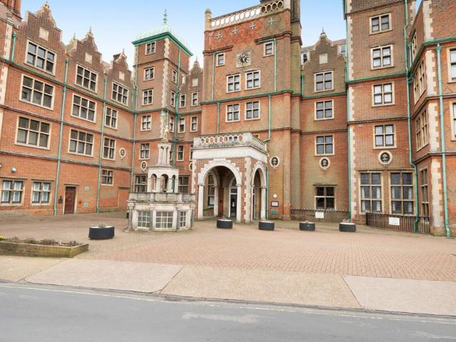 3 bedroom apartment for sale