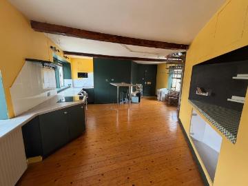 Leeds, West Yorkshire, North England - Equipped kitchen