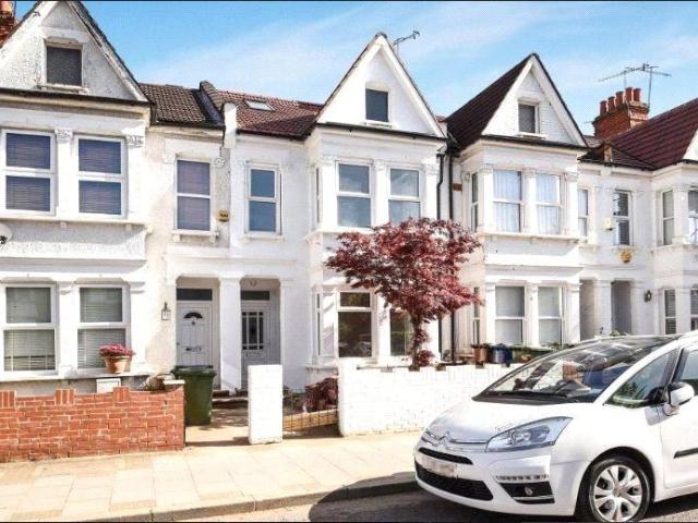 3 bedroom maisonette for sale