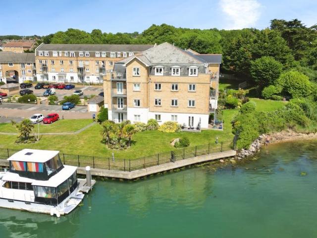 3 bedroom apartment for sale