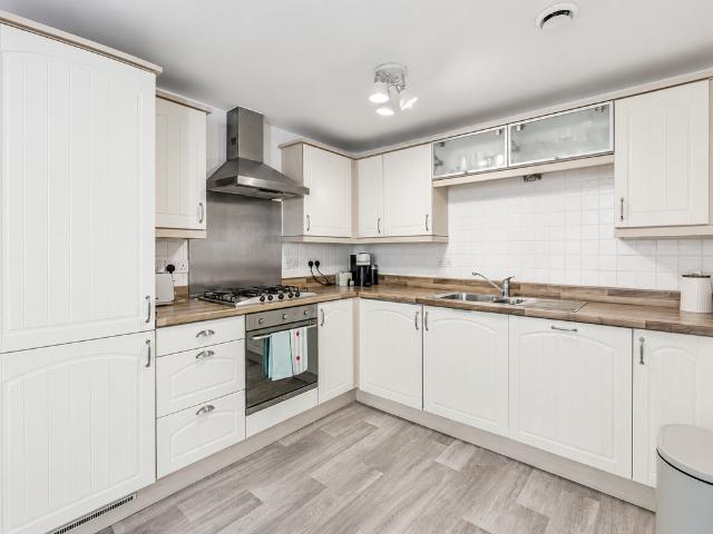 3 bedroom apartment for sale