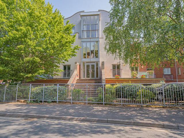3 bedroom apartment for sale