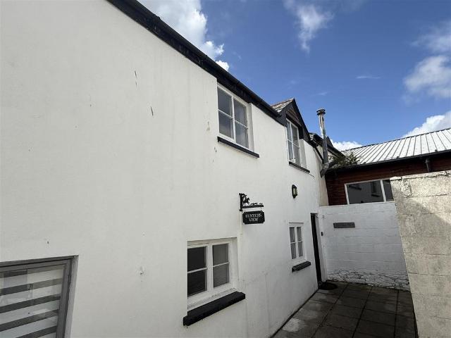 3 bedroom maisonette for sale