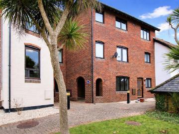3 bedroom apartment for sale