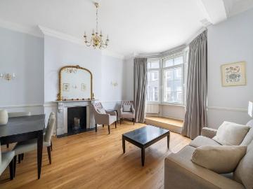St James's, London, Greater London - Lift