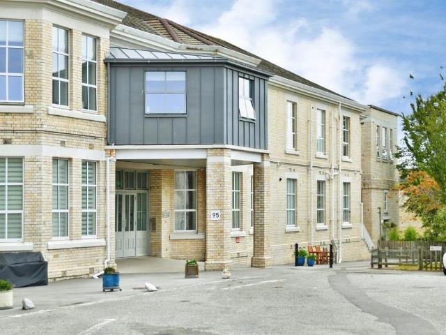 3 bedroom apartment for sale