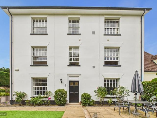 3 bedroom apartment for sale