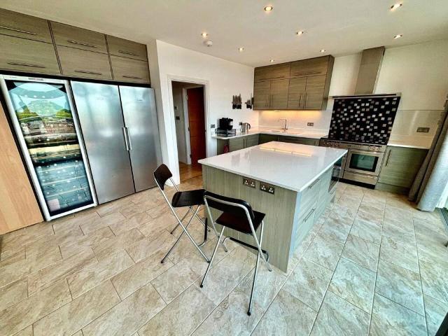 3 bedroom apartment for sale