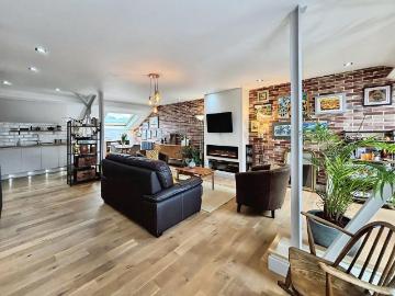 Leeds, West Yorkshire, North England - Equipped kitchen