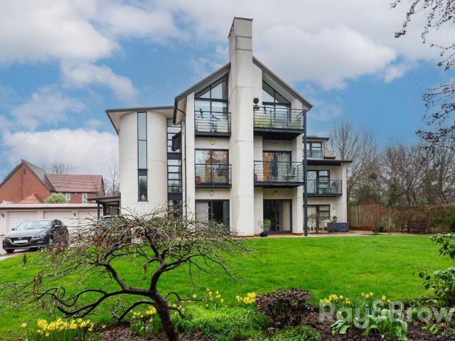 3 bedroom flat for sale