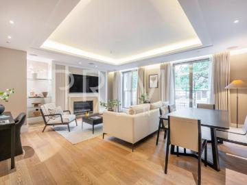 Belgravia, London, Greater London - Lift