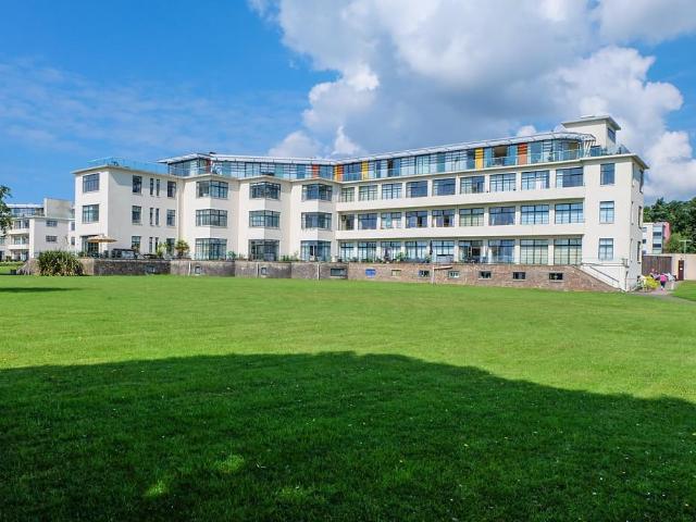3 bedroom flat for sale