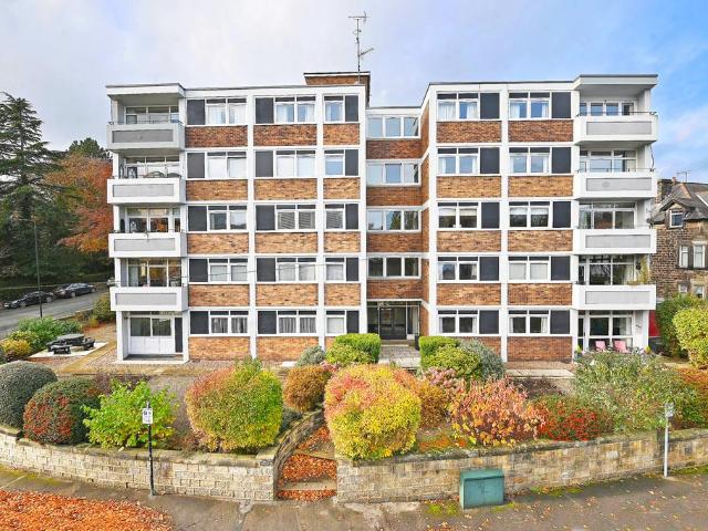 3 bedroom flat for sale