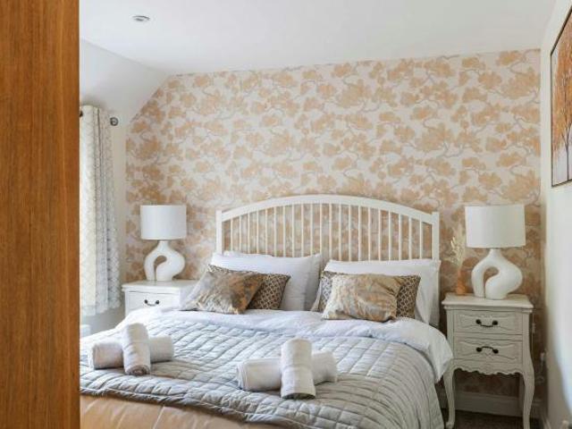 3 Bedroom Apartment Guildford Guildford 78668193