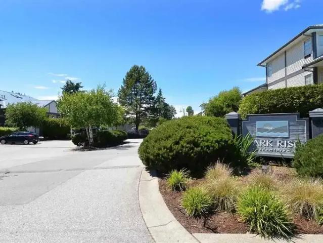 3 Bedroom Apartment Gibsons BC 104972469