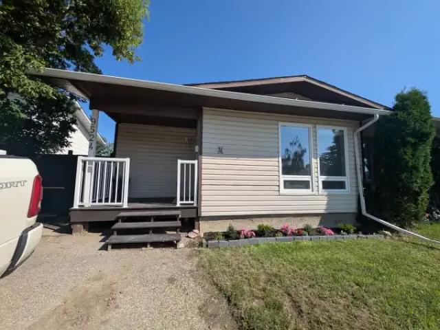 3 Bedroom Apartment Grande Prairie AB 104470667