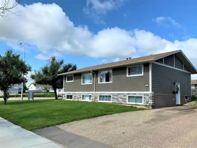 3 Bedroom Apartment Grande Prairie AB 105704093