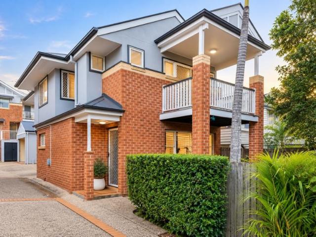 3 Bedroom Apartment Greenslopes QLD 105626371
